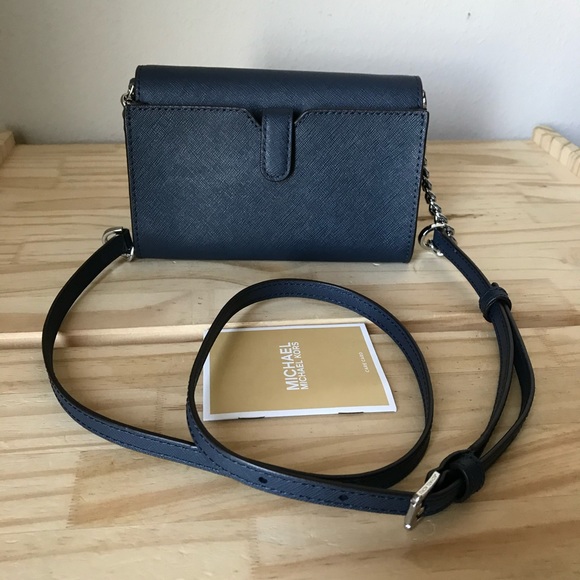 Michael Kors Purse🎈🎈 - Picture 3 of 11